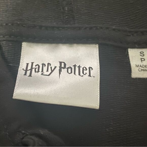 Harry Potter Hogwarts Cropped Hoodie Size Small Loose Fit Black EUC - Picture 3 of 5